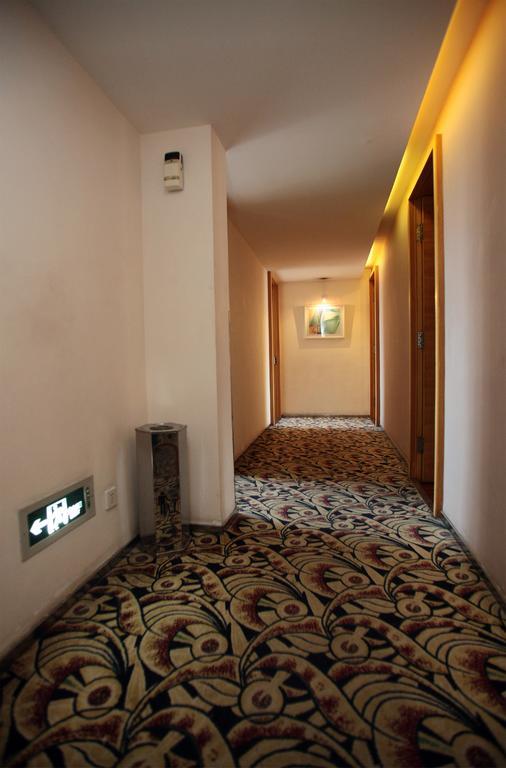 Qingdao Renjia Bussiness Hotel Exterior foto